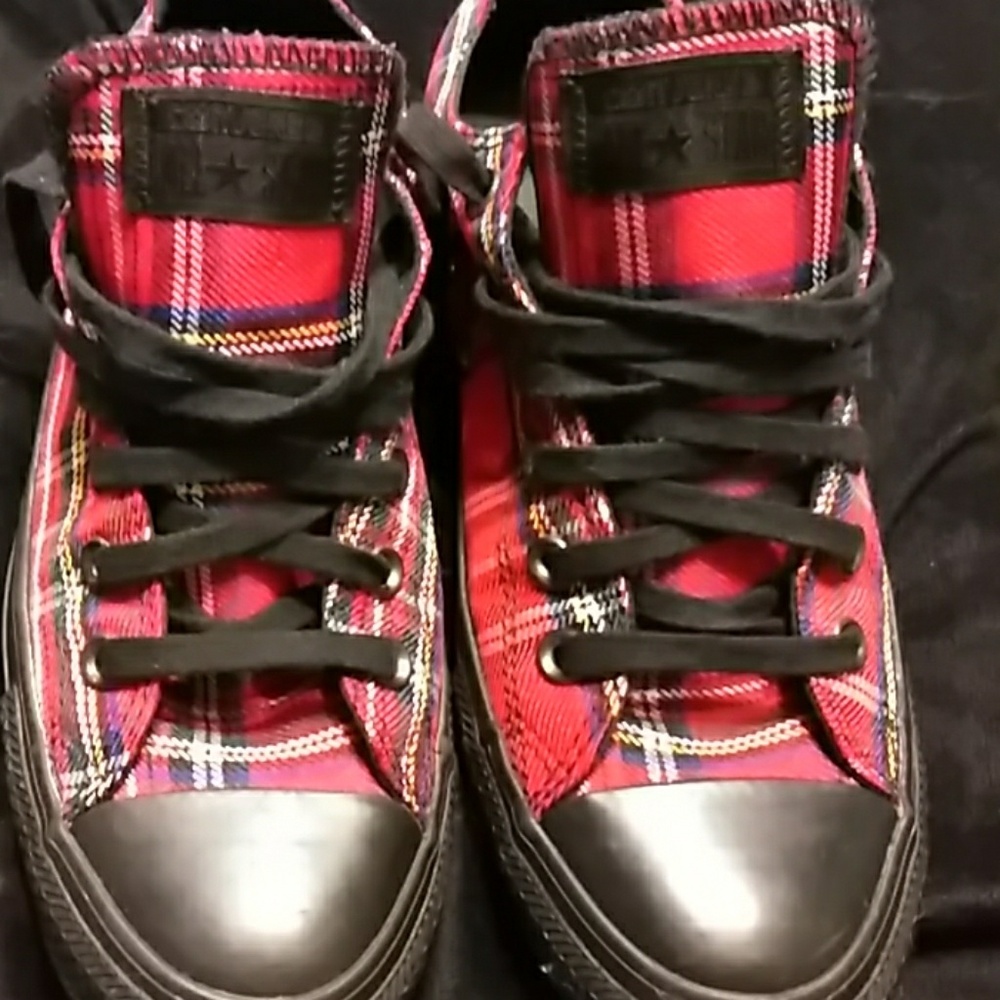 RARE PLAID RED AND BLACK CONVERSE